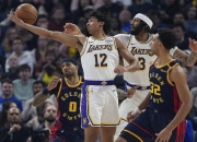 开云体育app包含戴维斯大秀单场+！湖人队横扫对手的词条