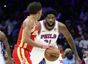 开云体育在线包含76人力擒篮网，恩比德一掷半打的词条