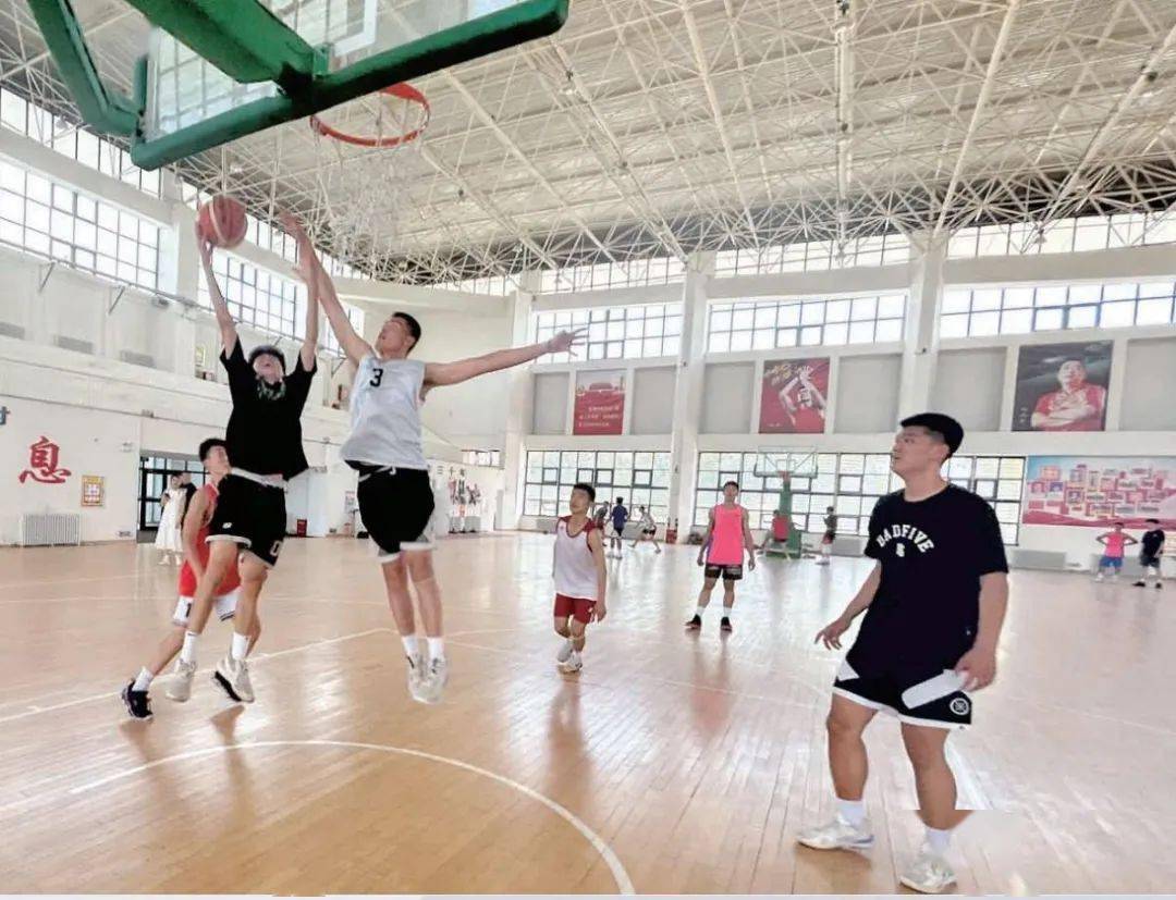 奥运会篮球比赛预热进行中，各队积极备战的简单介绍