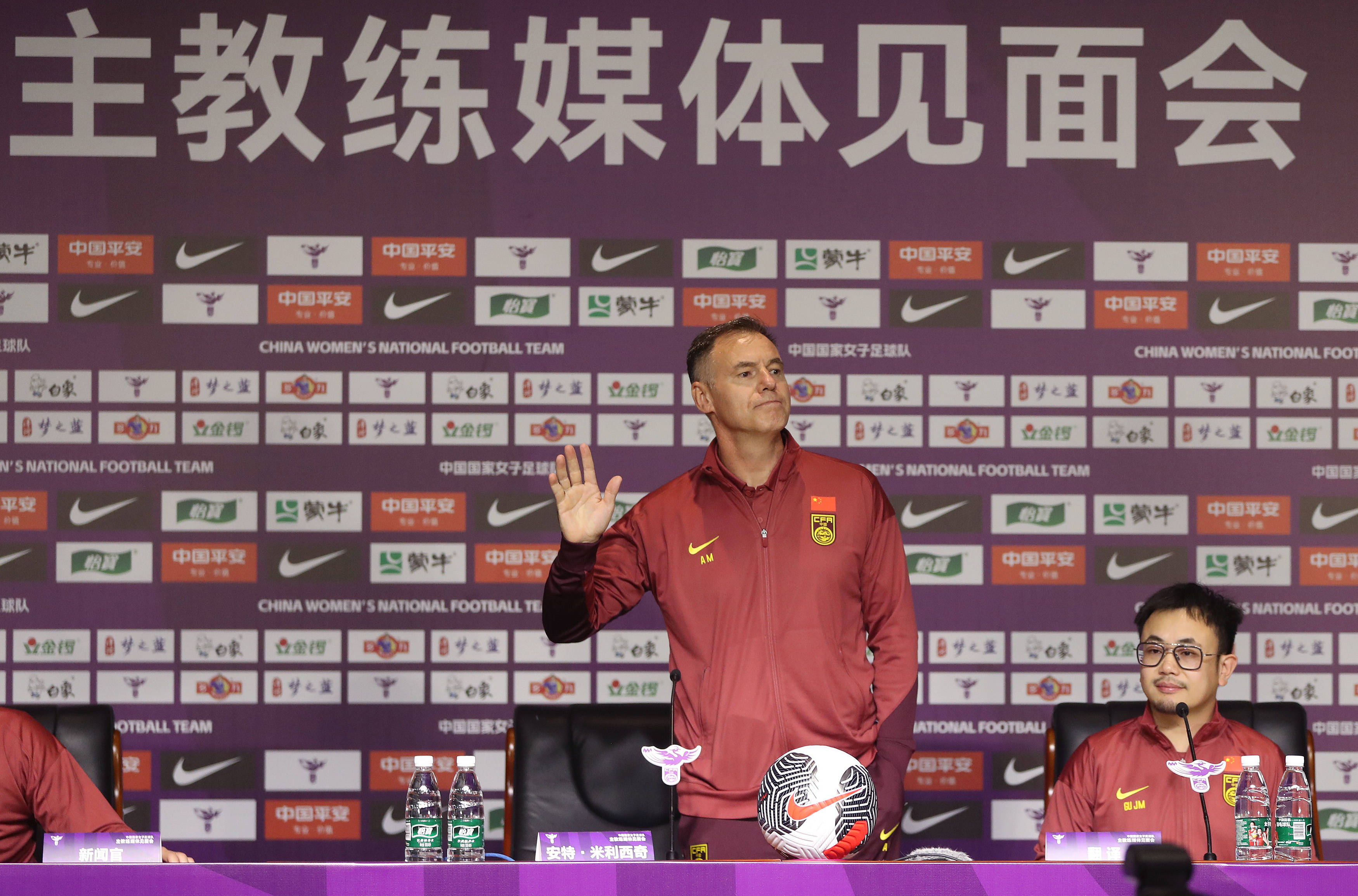 关于新赛季女足球员转会市场亮点频现，悬念重重的信息