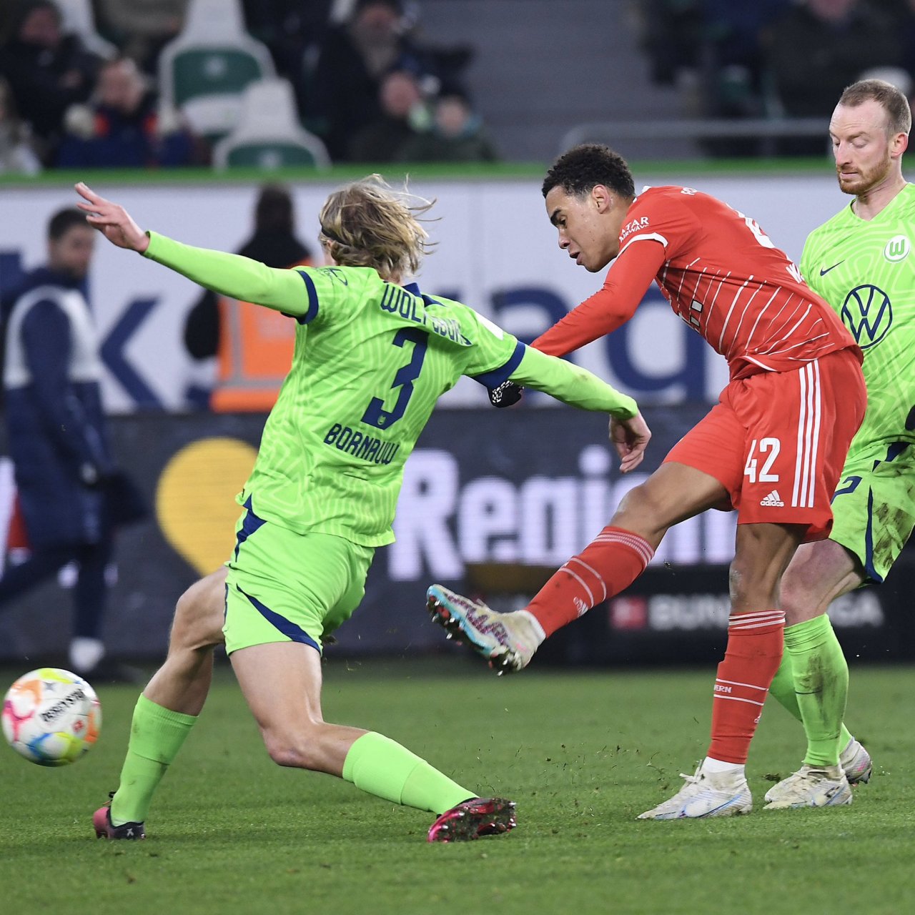 包含沃尔夫斯堡后防失守，遭遇惨败零封的词条