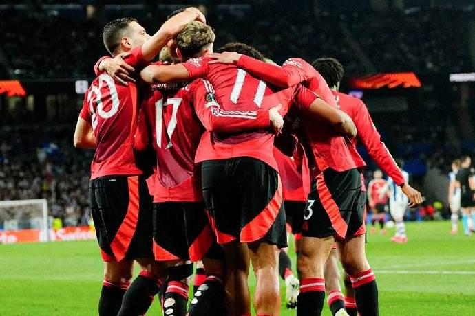 关于曼联主场告捷，前四席位争夺形势越发激烈的信息