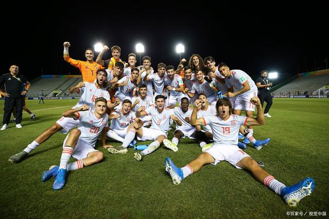 女足比赛中球队合作默契，取得胜利的简单介绍