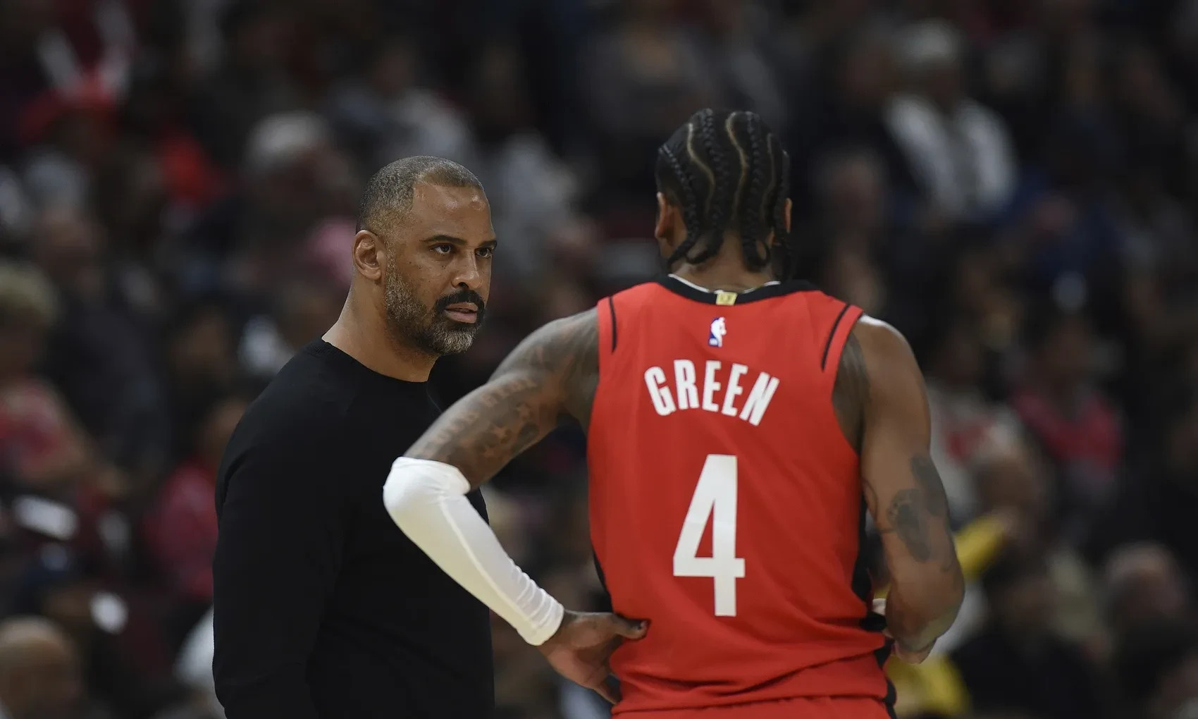 火箭主场胜鹈鹕，保持连胜势头