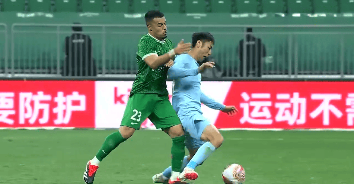 青岛黄海主场大胜北京国安,士气高昂 青岛黄海主场大胜北京国安,士气高昂