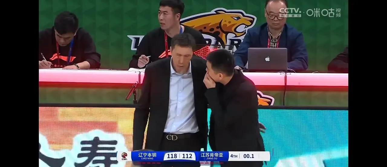 江苏队主教练突然辞职，引发球队动荡