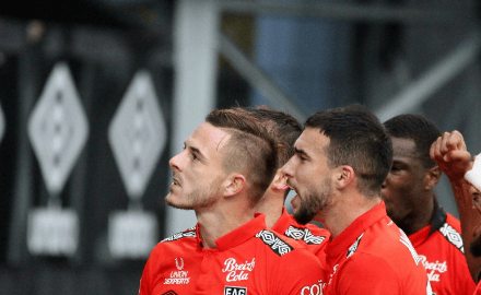 亚眠主场大胜尼奥尔,保持不败纪录的简单介绍 亚眠主场大胜尼奥尔,保持不败纪录的简单介绍