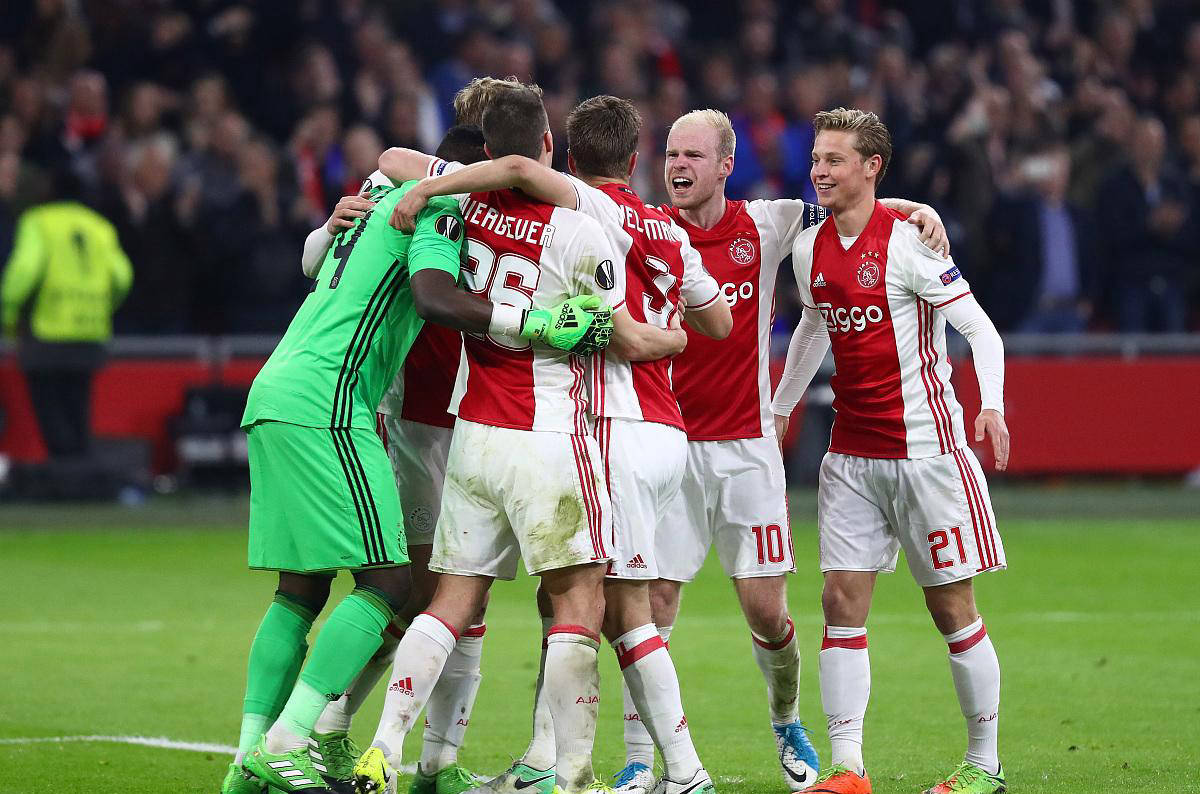 阿贾克斯反客为主，突破重围，取得胜利