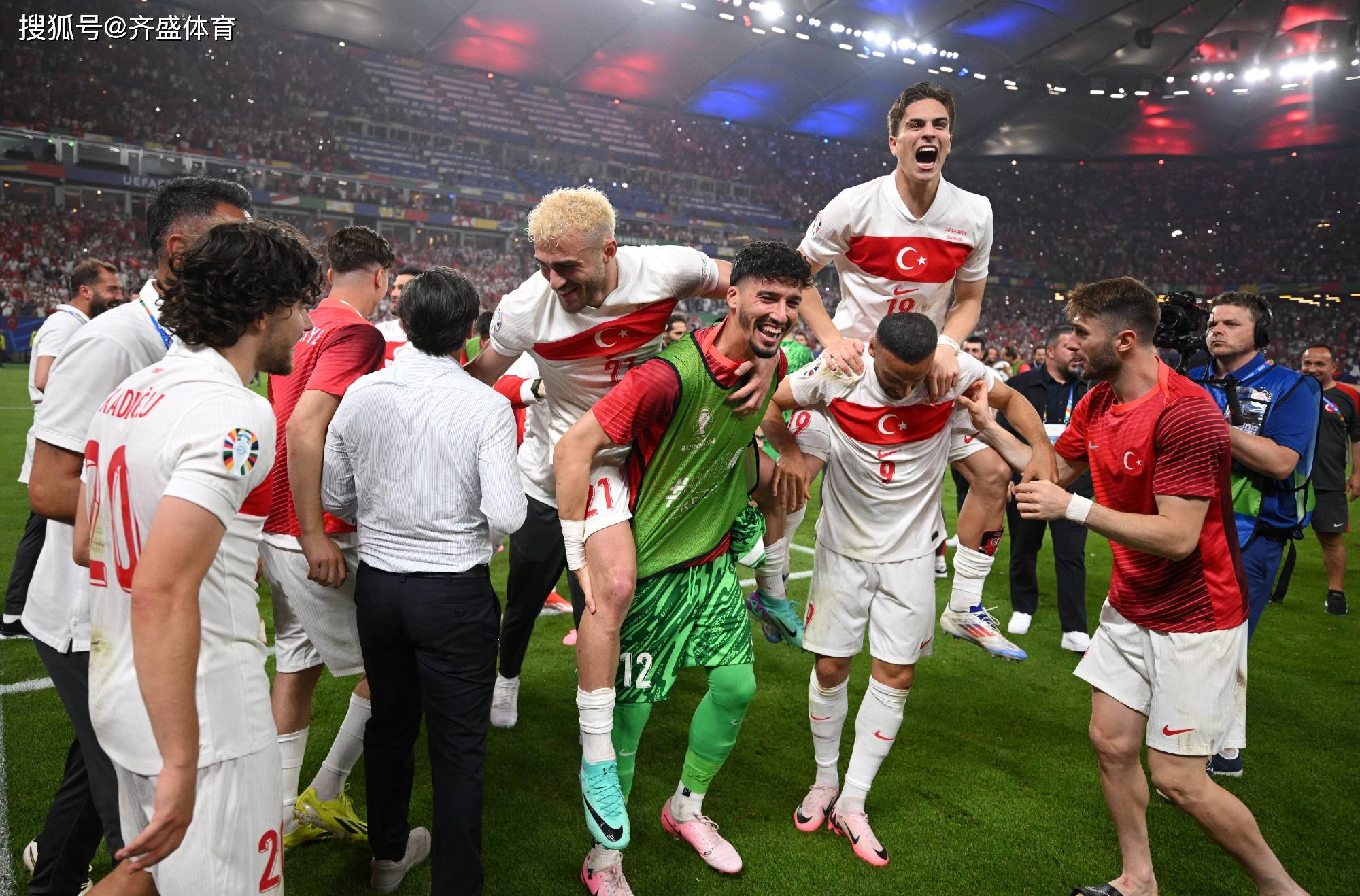 四支顶级球队挤进欧洲比赛半决赛阶段