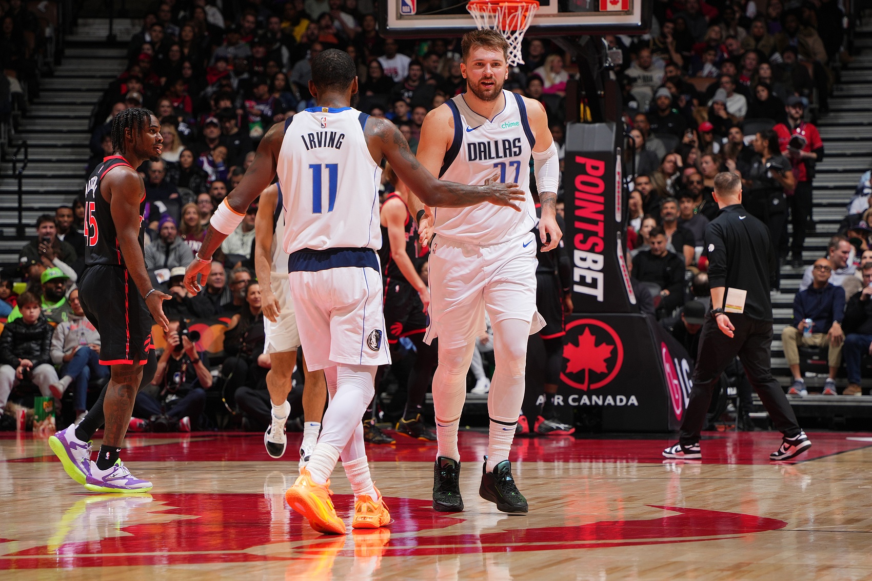 独行侠主场失利,东契奇孤掌难鸣 独行侠主场失利,东契奇孤掌难鸣