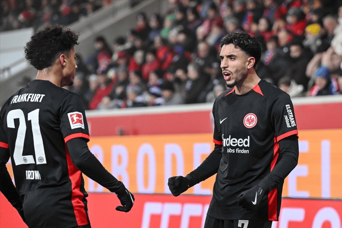 包含法兰克福球员连续破门，助球队继续保持不败纪录的词条