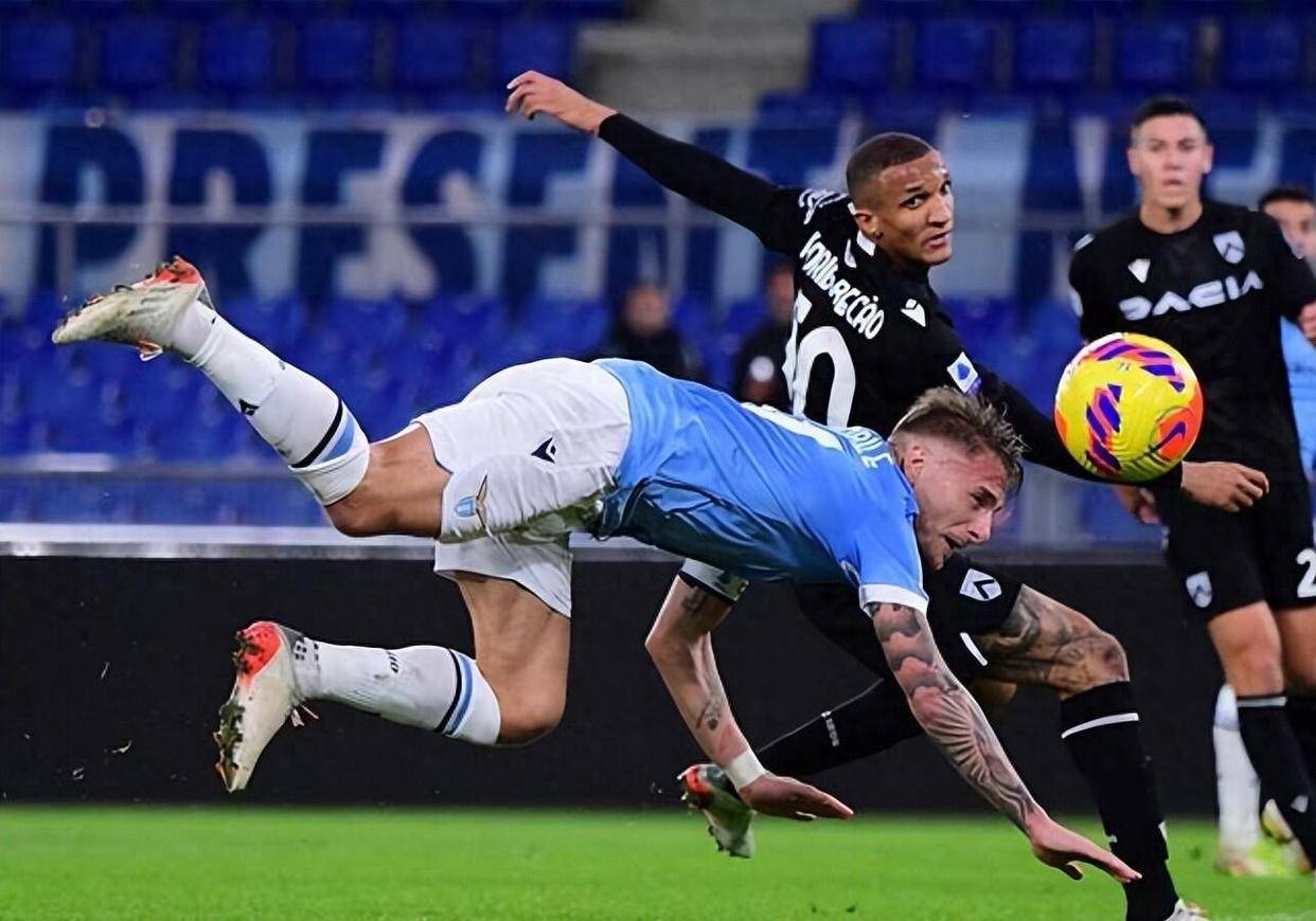 关于拉齐奥球迷呼吁球队提高比赛竞争力的信息