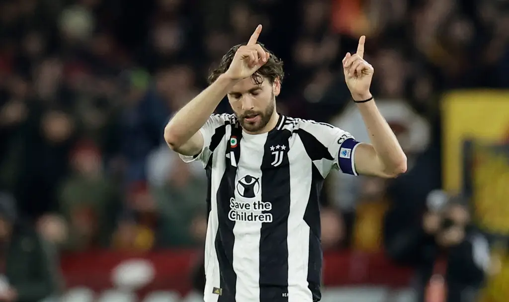 关于尤文图斯重回巅峰,背靠背夺得胜利的信息 关于尤文图斯重回巅峰,背靠背夺得胜利的信息