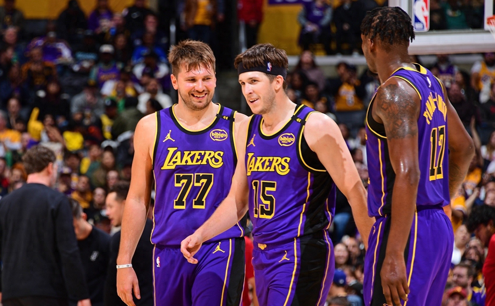 湖人后场连续得分，胜出马刺杀入总决赛的简单介绍