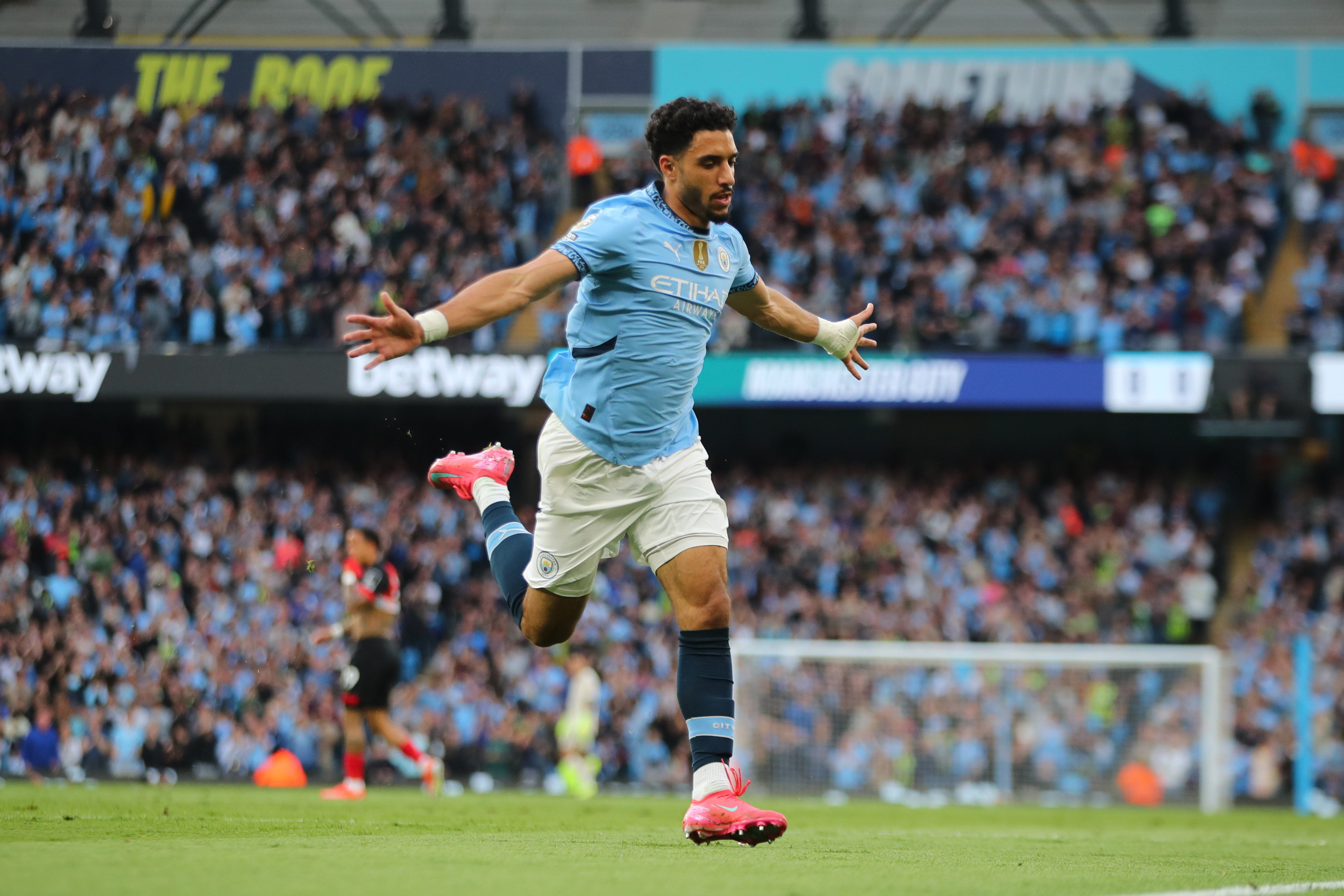 关于伯恩茅斯压力山大,艰难应对英超降级的信息 关于伯恩茅斯压力山大,艰难应对英超降级的信息