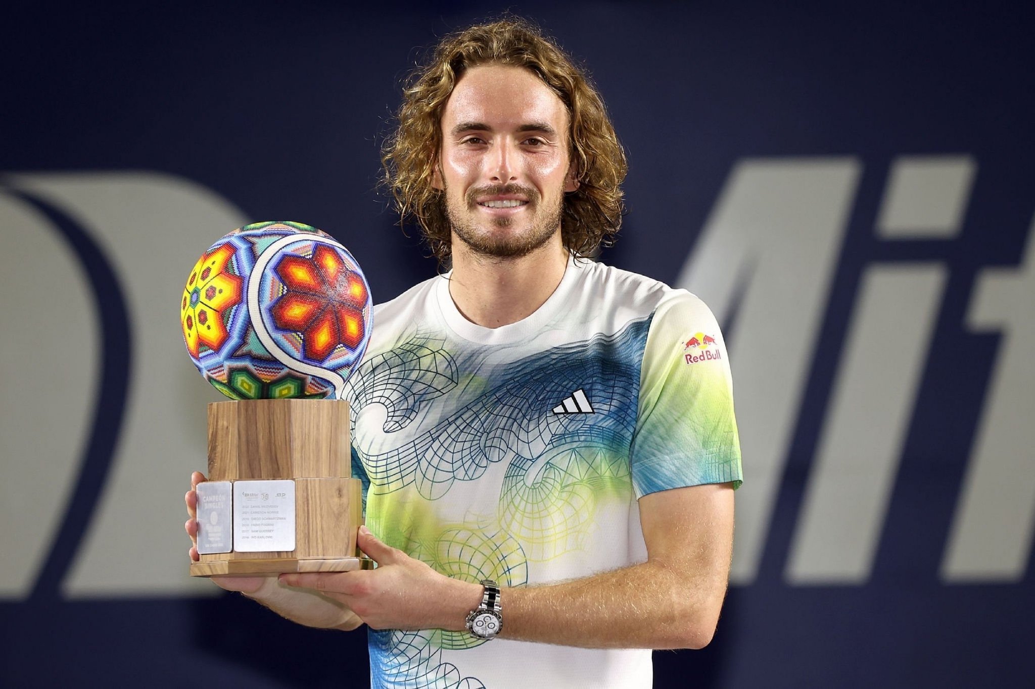 温网完胜戴维斯杯,西西帕斯统治全场 温网完胜戴维斯杯,西西帕斯统治全场